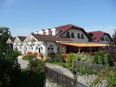 Sziget Hotel&Restaurant Tarján Eksteriør billede